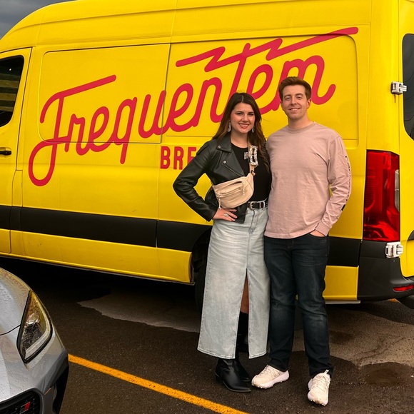 Meet your Posher, Caitlin - Picture 2 of 6